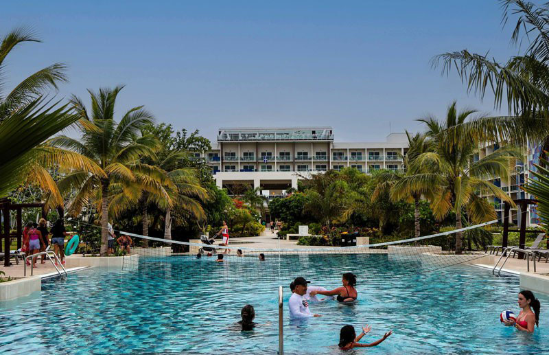 Gran Muthu Almirante Beach