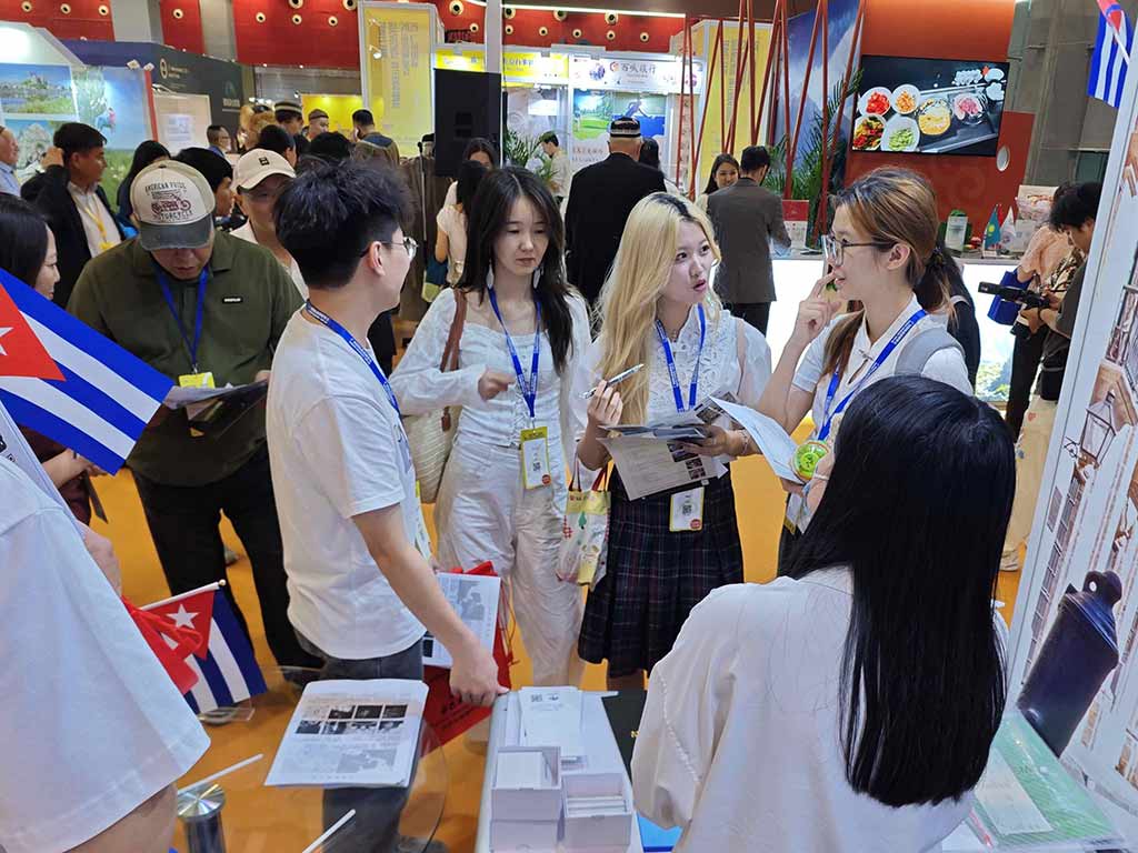 Cuba despliega su encanto caribeño en la Feria de Viajes de Guangzhou