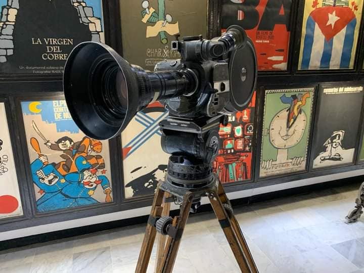 Antigua cámara de cine en Cuba