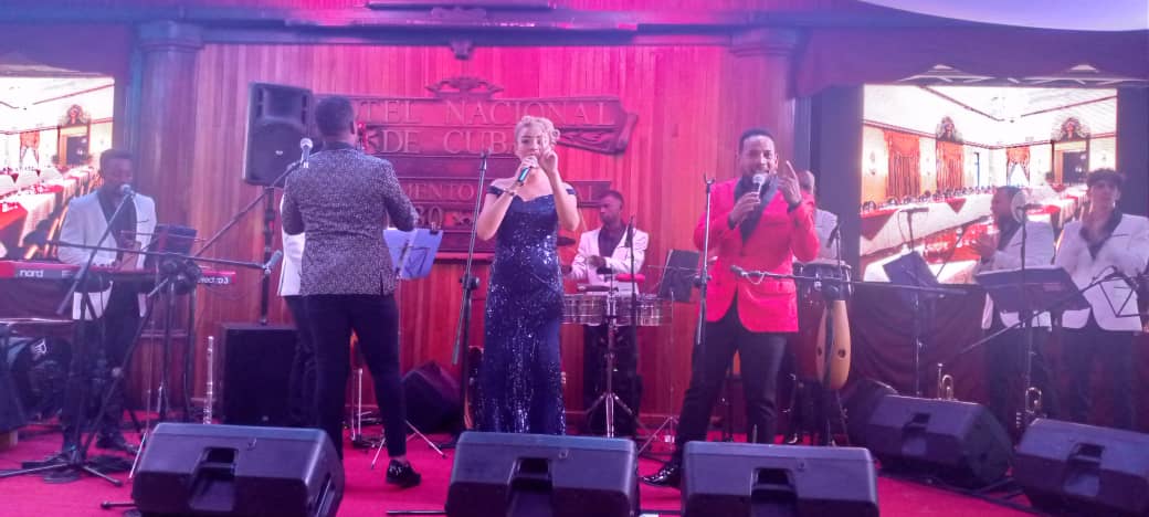 Culmina la Fiesta del Vino entre copas y música cubana