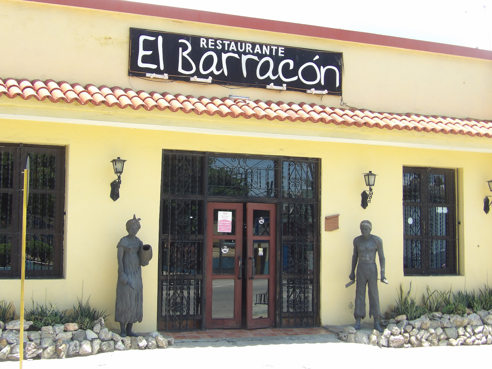 El Barracón: una fusión de culturas y sabores en Santiago de Cuba