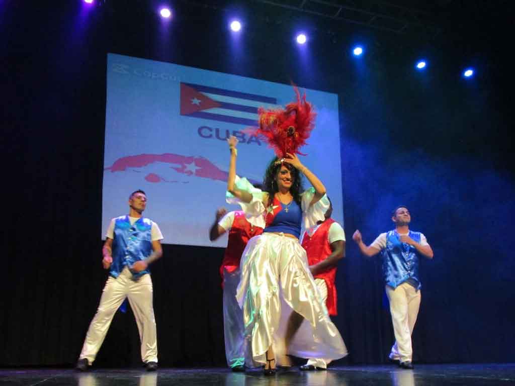 Ritmos cubanos cautivan en Quilmes, Argentina