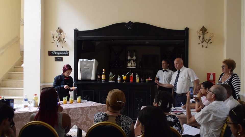 Competencia de coctelería sostenible en Santa Clara