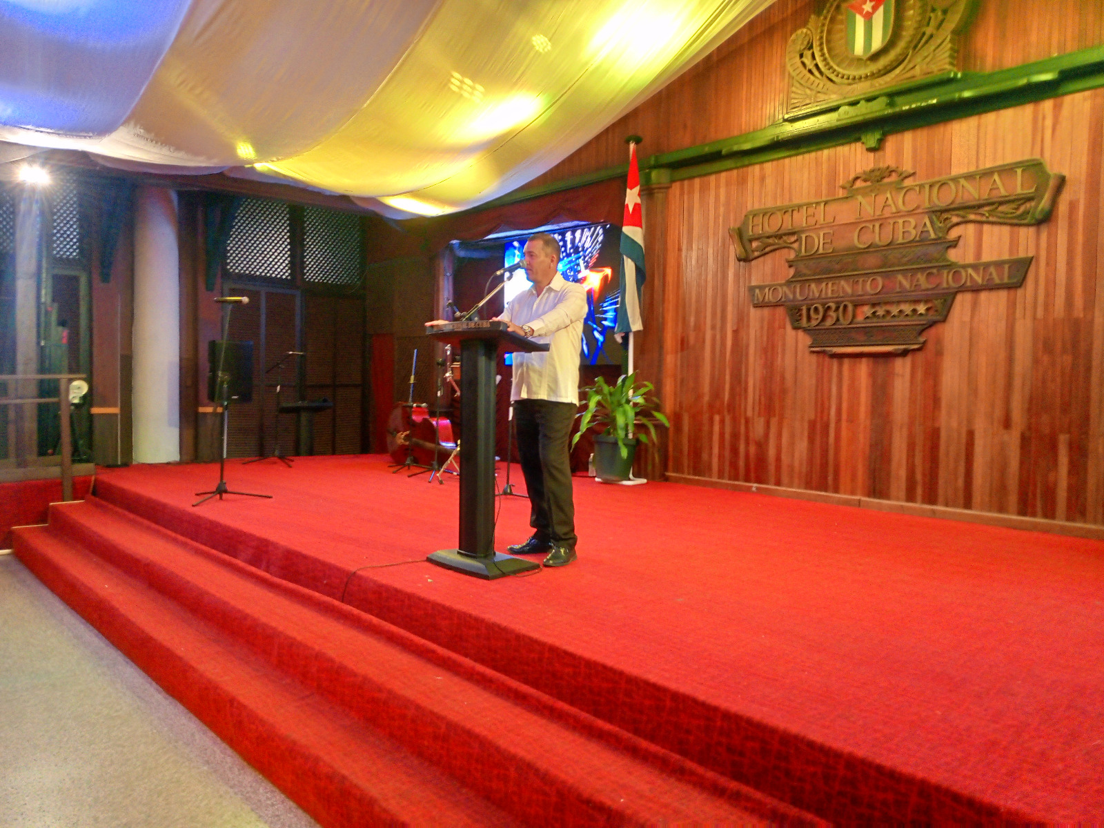 Jesús Pérez Balsa, presidente de Gran Caribe, en la premier del Documental histórico por el 95 Aniversario del Hotel Nacional de Cuba.