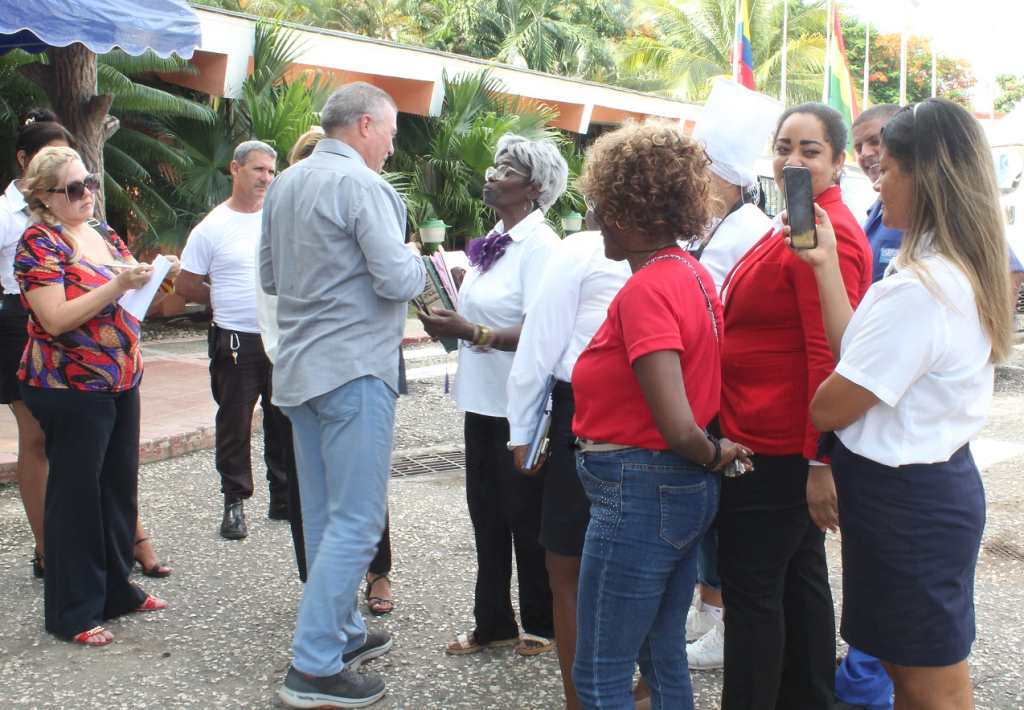 Ministro de Turismo llama a impulsar el mercado nacional