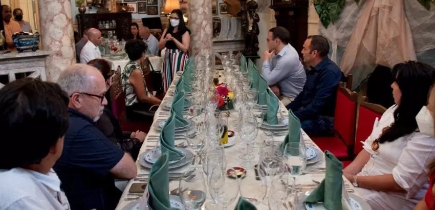 Al concluir la degustación-maridaje, los invitados manifestaron el interés en poder contar con los productos presentados en forma inmediata, reconocieron la calidad de estos y agradecieron la oportunidad a ProChile de hacerlos partícipes en el encuentro.  En opinión de la Representante Comercial de ProChile, Yahima Rodríguez, “fue grato corroborar la aceptación de los productos chilenos, que pueden ser incluidos perfectamente en las elaboraciones del sistema hotelero cubano, por lo que se continuará el apoy