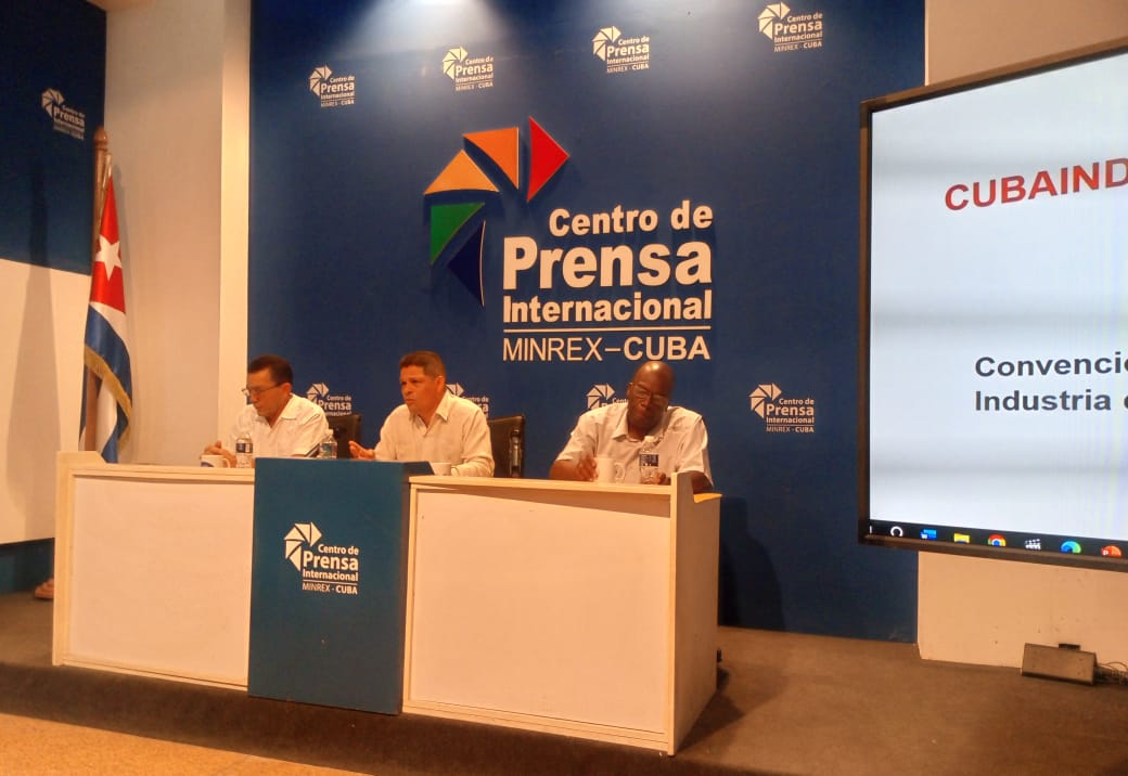 Edismar Saavedra, vicepresidente de la Convención; Ernesto Cedeño, viceministro de Industrias y vicepresidente ejecutivo de Cubaindustria 2024; y Carlos Gómez, vicepresidente de la Exposición Internacional.