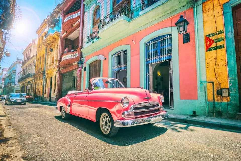 Descubre el alma de Cuba con un viaje inmersivo a la isla caribeña