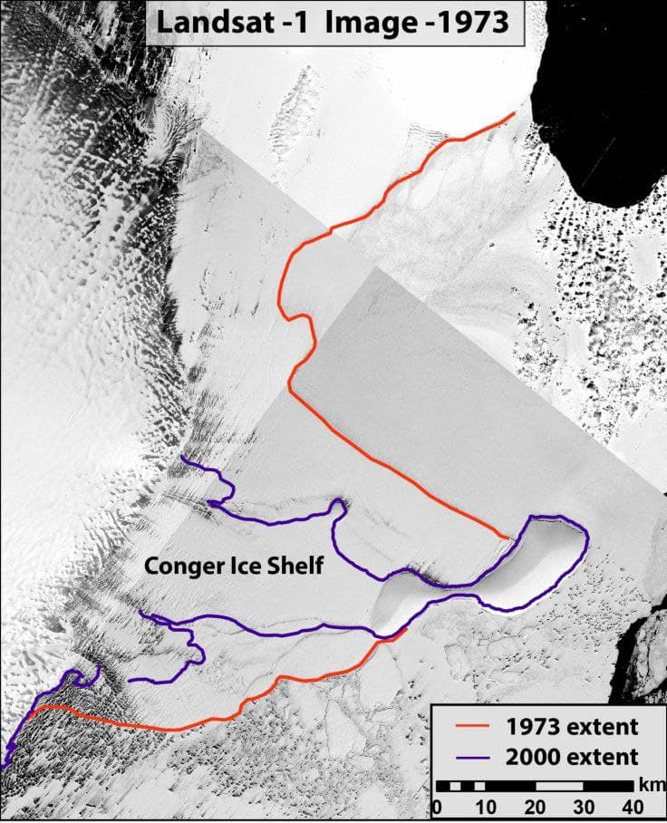 Puede verse cómo sea ido reduciendo la capa de hielo en la Antártida comparando la línea roja, límites de 1973, con los límites mostrados por la línea violeta, en el año 2000