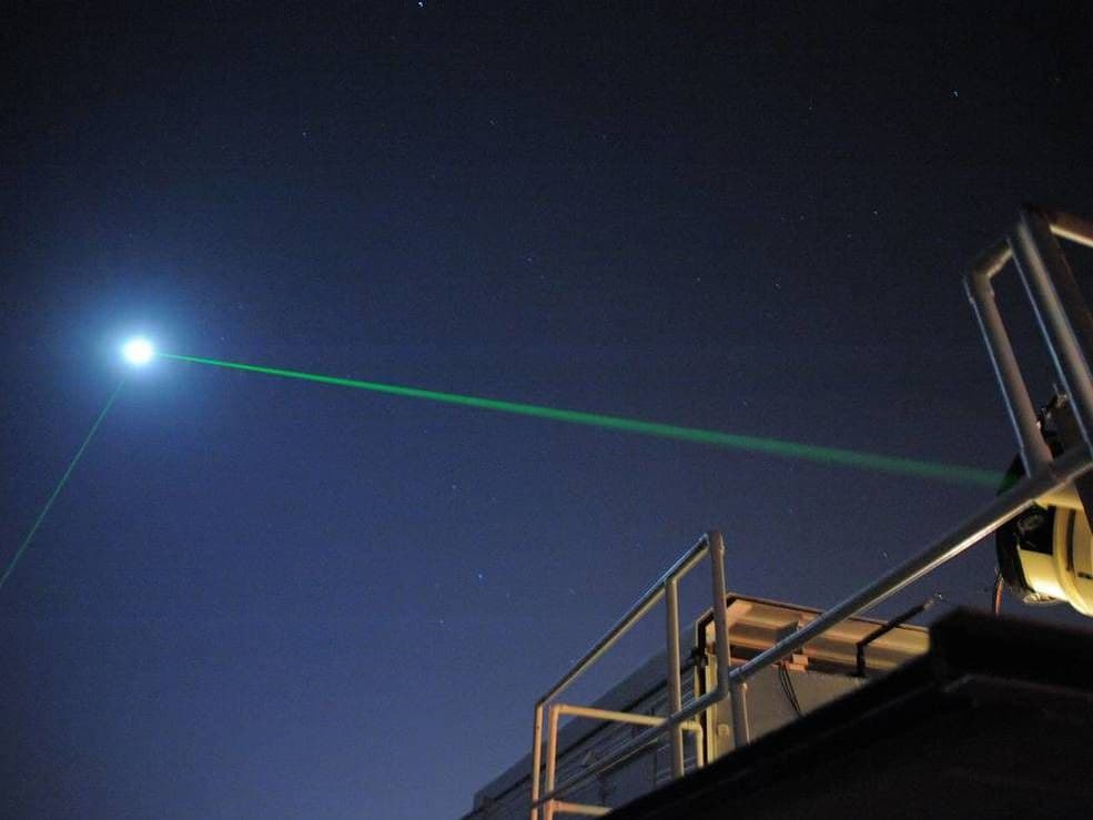 Esta fotografía muestra la instalación de alcance láser en el Observatorio Geofísico y Astronómico Goddard en Greenbelt, Maryland. Crédito: NASA