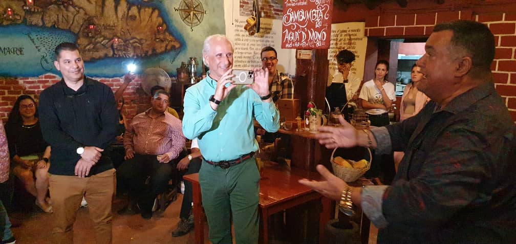 El señor José Carlos de Santiago, Presidente del Grupo Excelencias, presente en la octava edición del Ambigú Bayamés.