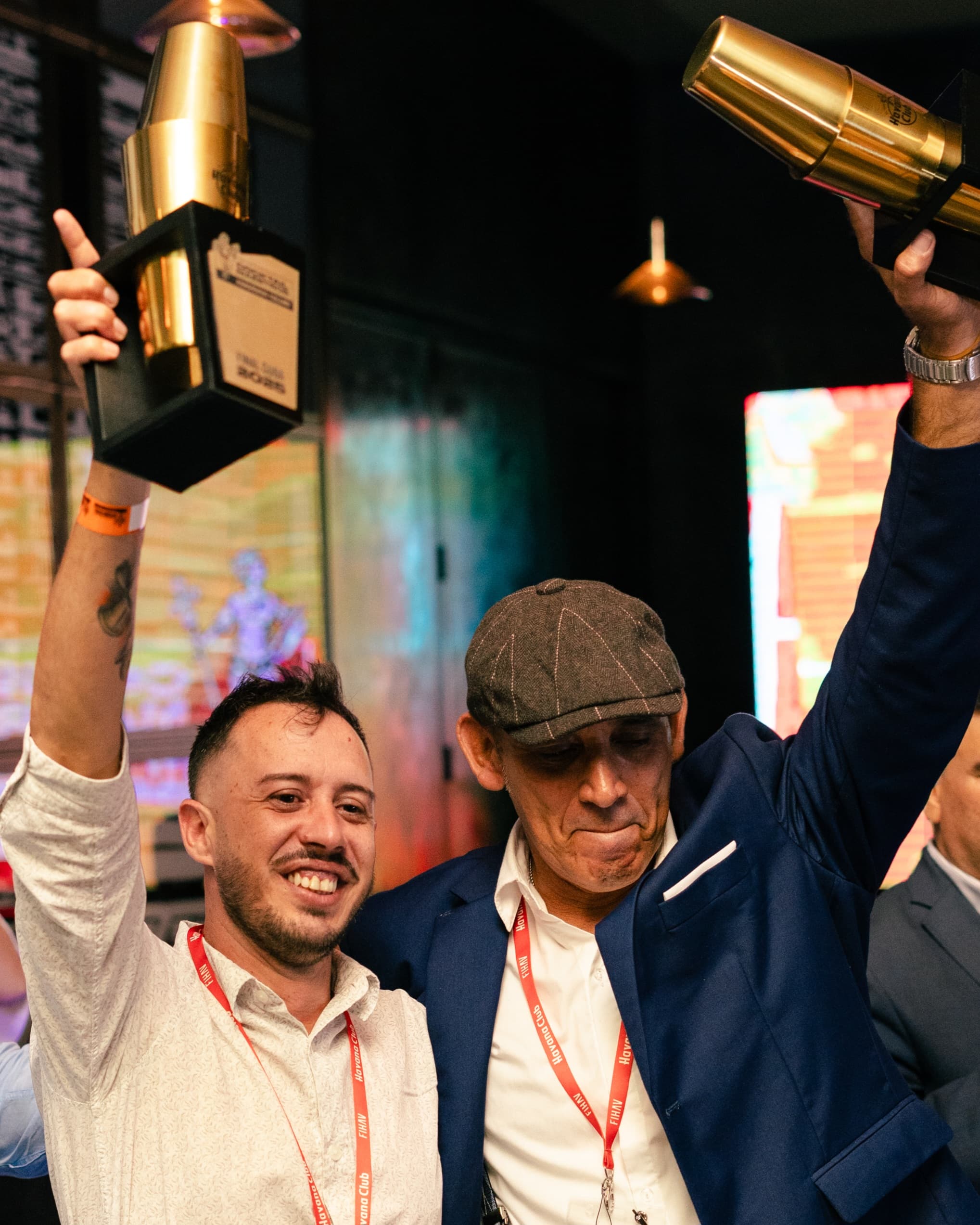 Alejandro Fleites Socarrás y Mario Luis Acosta Batista, ganadores de la final Cuba del Havana Club Cocktail Maestros. Foto: Cortesía Havana Club