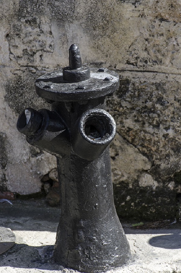 Hidrante emplazado en la Habana Vieja
