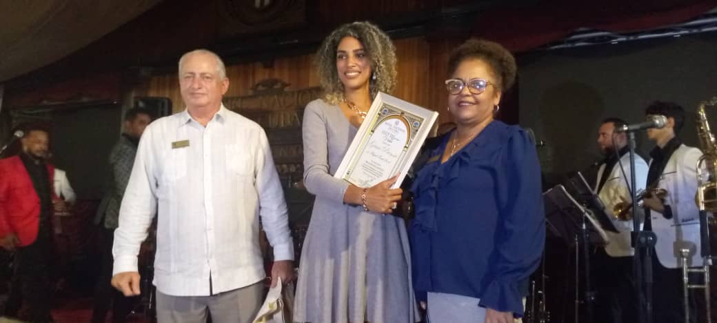 Culmina la Fiesta del Vino entre copas y música cubana