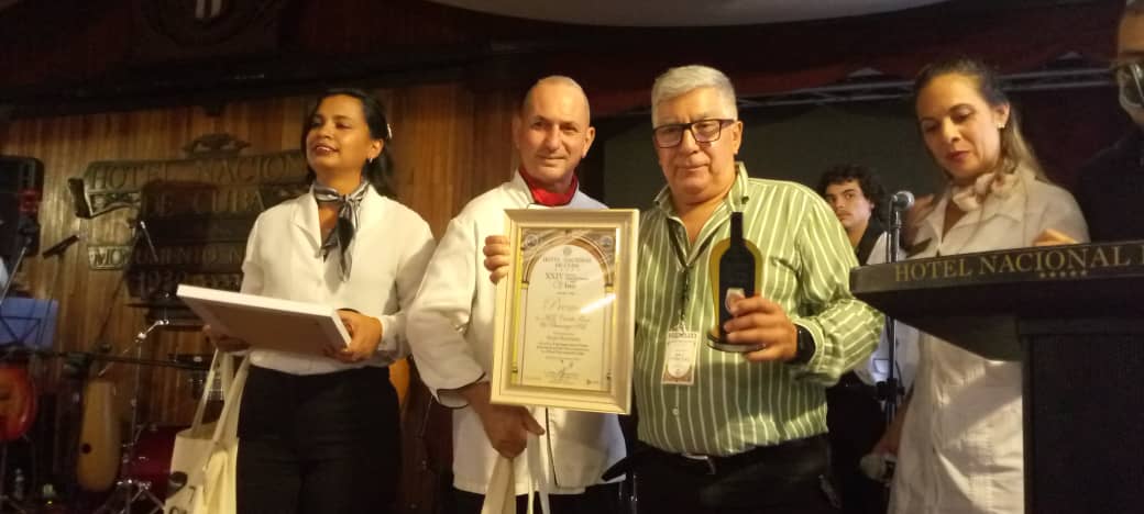 Culmina la Fiesta del Vino entre copas y música cubana
