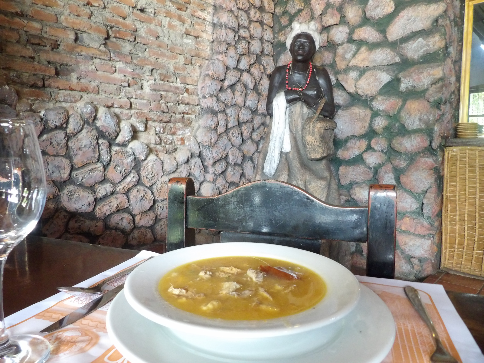 El Barracón: una fusión de culturas y sabores en Santiago de Cuba