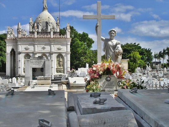 La Milagrosa en el cementerio de Colón.