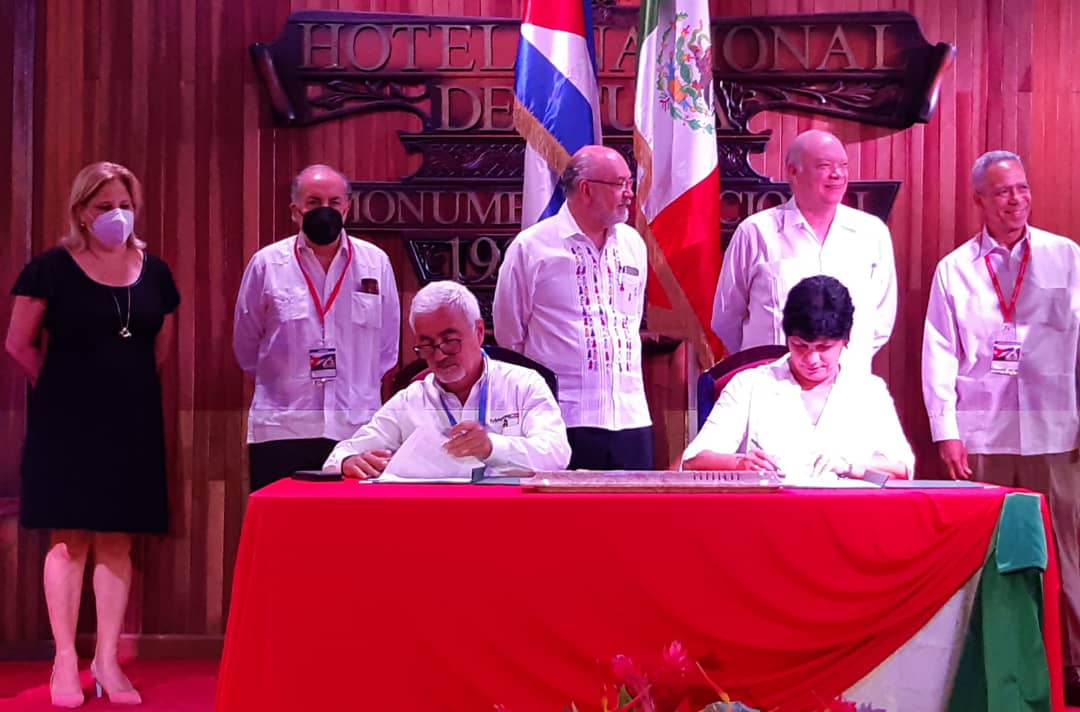 Copextel S.A. y Makro Soluciones firman contrato en Foro Empresarial Cuba-México.