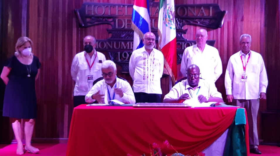 Solintel S.A. y Makro Soluciones firman contrato en Foro Empresarial Cuba-México