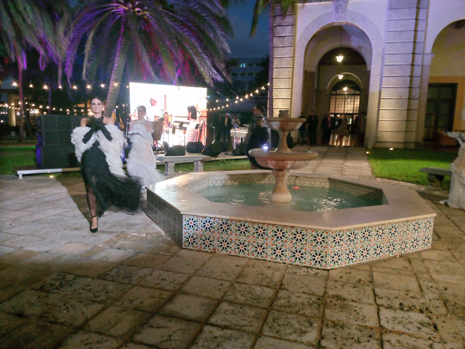 Desfile de Moda de Épocas del multi laureado diseňador Ismael de la Caridad.