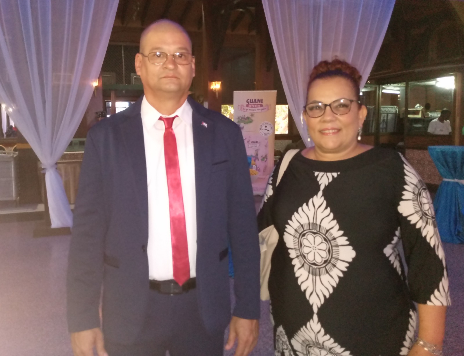 Dariel Lamadrid Martín, presidente de la Sociedad Mercantil Alimentos y Bebidas S.A., Alimcor S.A., y Belkys Rivero Basail, directora comercial de la empresa mixta Baracocoa S.A.
