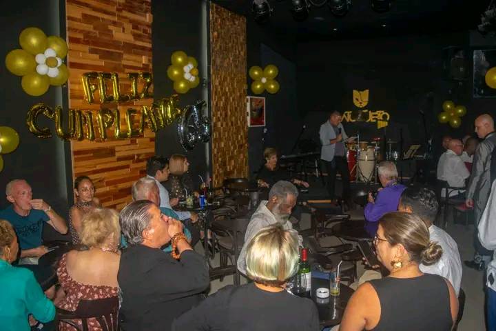 Café Concert Gato Tuerto.