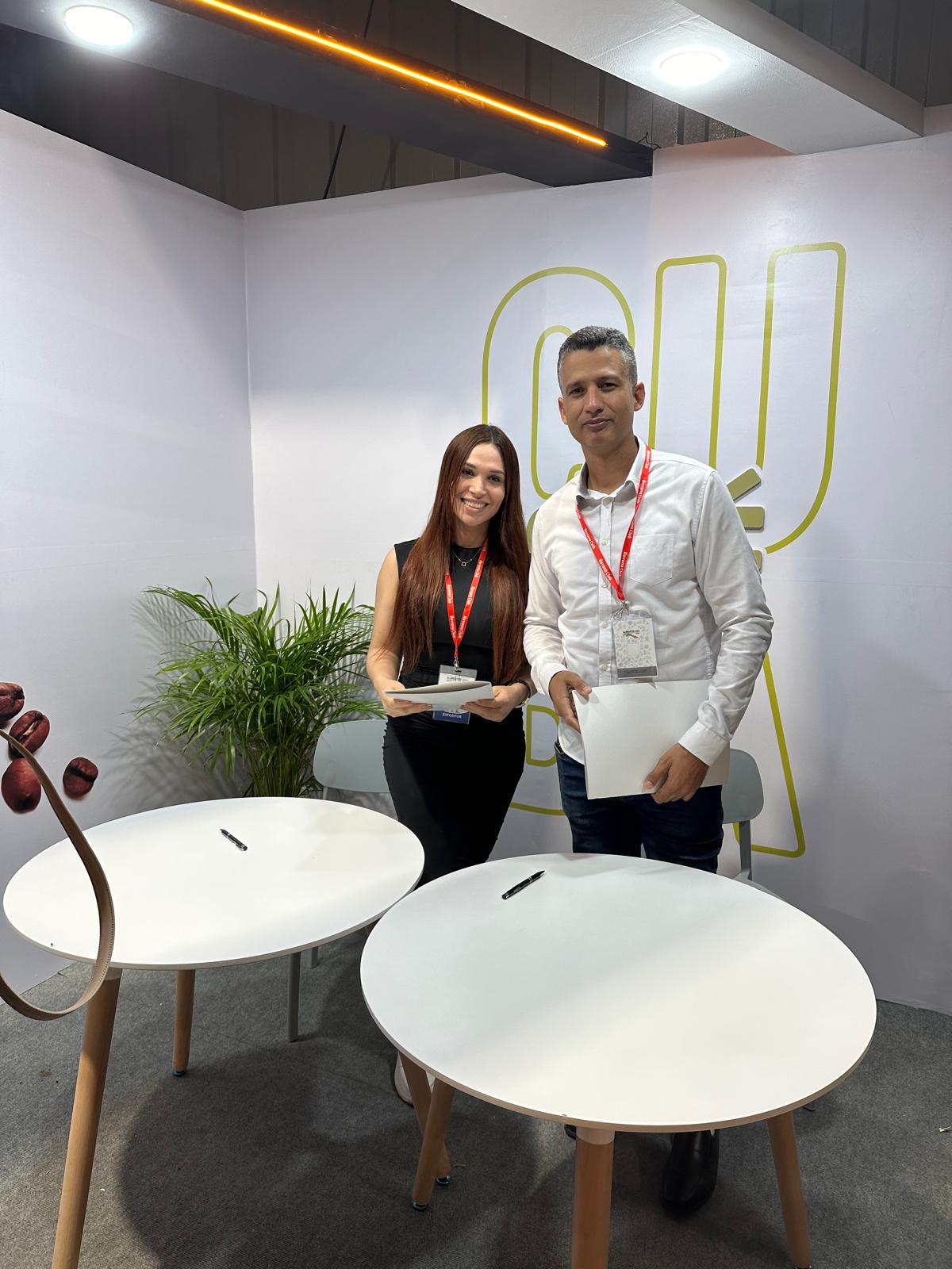 Itiel 7 y su nueva marca El Barinés sellan alianza con Cuba Café en la Feria Alimentos Cuba 2024.