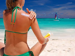 Consejos al turista: El bronceado de la piel y los horarios para tomar el sol