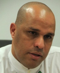 Santiago de Cuba condecora a embajador de Surinam