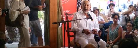 Leonardo Padura Fuentes (La Habana, 9 de octubre de 1955), impartió la conferencia “Cómo se escribe una novela”, que tuvo lugar el pasado viernes 17, en la Galería Cairostudio de El Vedado capitalino, auspiciada por la Academia Cubana de la Lengua, Aurelia Ediciones y la Embajada de España.