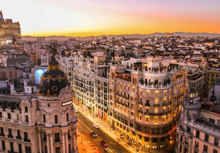 Turismo internacional alcanza récord en 2025 con crecimiento global del cuatro por ciento