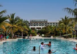 Gran Muthu Almirante Beach