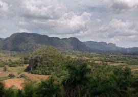 Viñales entre mogotes, cuevas, puros y cimarrones