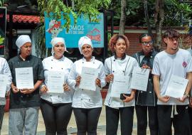 Graduación récord impulsa sueños jóvenes en Palmares