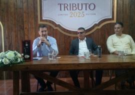 De izquierda a derecha: Christian Barré, presidente de Havana Club; Maestro del Ron Cubano Asbel Morales; y Amed Álvarez Tejo, director de Comunicación y Marketing y Ventas Cuba de Havana Club.