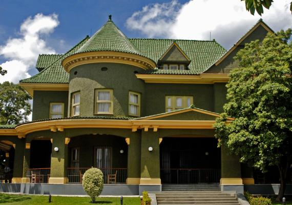 La Casa de las Tejas Verdes: Un ícono habanero entre historia y arquitectura