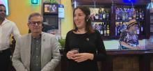 Juan Jesús Machín González, presidente de la Asociación Cubana de Sommeliers, y Lilian Miguez, especialista de Marketing de Havana Club International S.A.