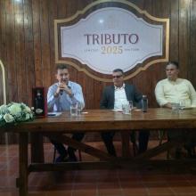 De izquierda a derecha: Christian Barré, presidente de Havana Club; Maestro del Ron Cubano Asbel Morales; y Amed Álvarez Tejo, director de Comunicación y Marketing y Ventas Cuba de Havana Club.