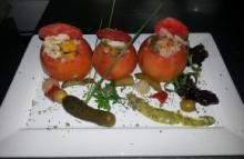 Deleite el paladar con unos “tomates rellenos con atún”