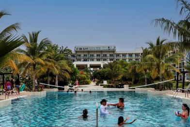 Gran Muthu Almirante Beach